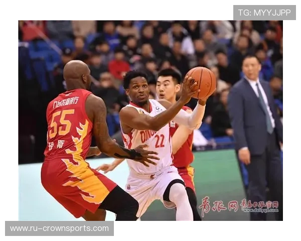 埃迪·琼斯挡拆效率显著提升 拉开进攻空间助魔术 Rotation球队攻防转换表现抢眼