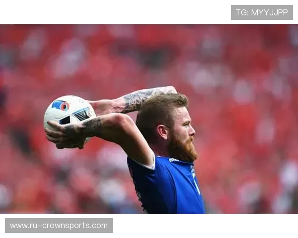 掷界外球判罚要点：双脚着地、双手越过头顶与违规处理