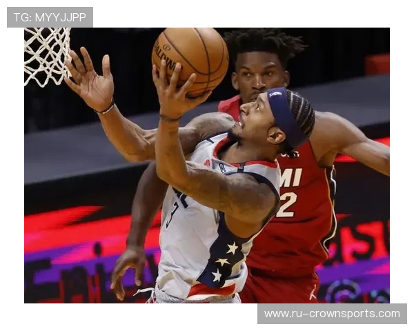 布拉德利·比尔挡拆突破解锁高效得分，拉开球队进攻差距